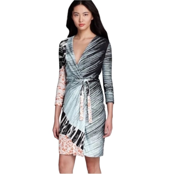 LN Diane Von Furstenberg Valencia Silk Pastel Wrap Mini Dress in Rockscape - 4 - Picture 4 of 16